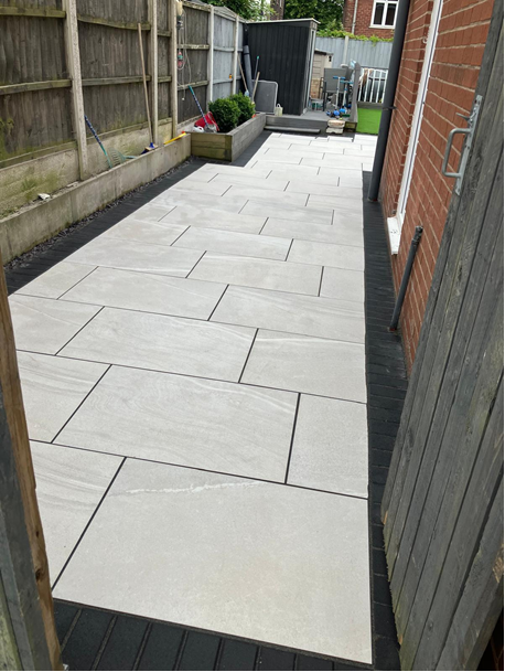 Porcelain paving steps and patio